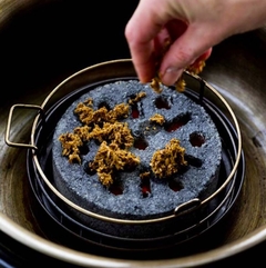 Briqueta COBBlestone - Encendedor catalítico de regalo - Parrillas portátiles Cobb Grill Argentina - Parrillas a carbón que casi no hacen humo. Parrillas ideales para balcón.