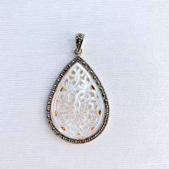 PINGENTE GOTA MADREPÉROLA COM MARCASSITA PRATA 925 - comprar online