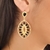 Brinco luxuoso com pedras pretas banhado em ouro 18k