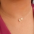 Colar fio de nylon e letra V banhado em ouro 18k