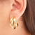 Brinco de argola detalhada banhado em ouro 18k