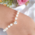 Pulseira com pérolas e coração de zircônia banhada em ouro 18k