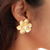 Conjunto flores com pérola banhado em ouro 18k - Lucyflá Acessórios - Semijoias Brincos, Colares, Pulseiras, anéis, tornozeleiras