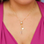 Colar gravatinha com ponto de luz e letra E banhado em ouro 18 k