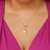 Colar gravatinha com ponto de luz e letra R banhado em ouro 18 k
