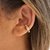 Piercing fake de pressão com detalhe de pirâmide banhado em ouro 18k