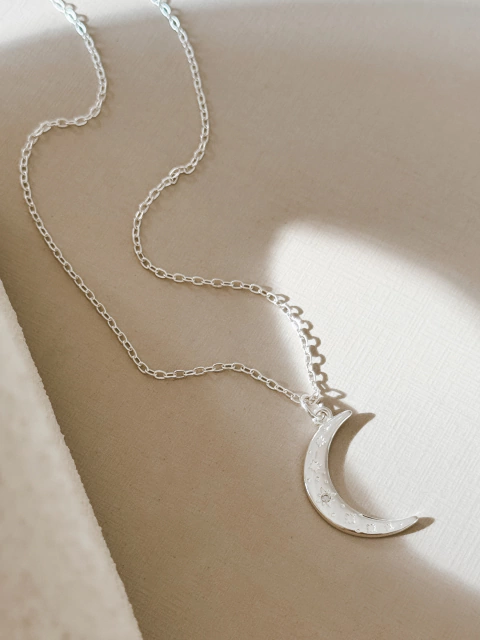 COLAR LONGO LUA NOVA