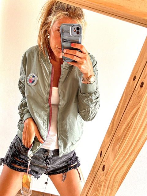 CAMPERA ESLOVENIA REVERSIBLE IMPORTADA VERDE CON UVA