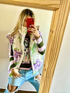 CHALECO PUFFER FLOWERS LILA en internet