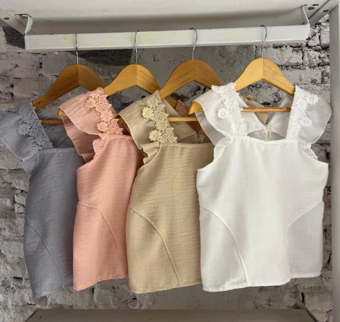 Blusa con puntilla CARTER - comprar online