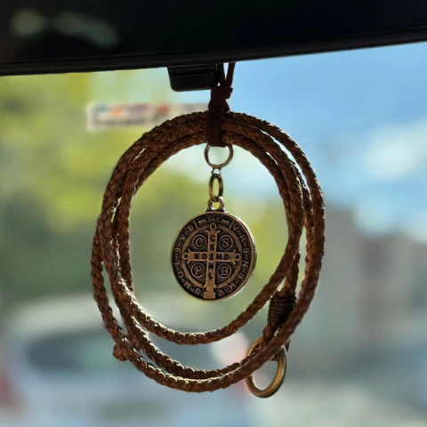 Adorno de Carro Laço em Couro