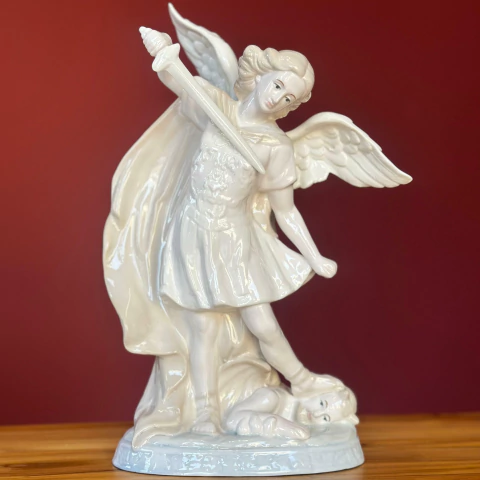 Imagem de São Miguel Arcanjo em Porcelana