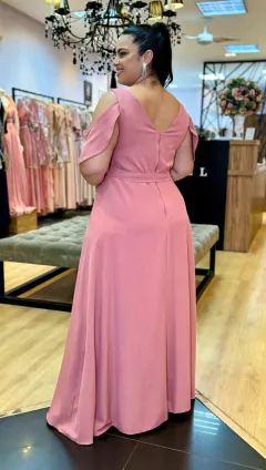 Vestido em Crepe Liz Rose Escuro Plus + Cinto Strass (Mangas e Cinto Removíveis) - Babel