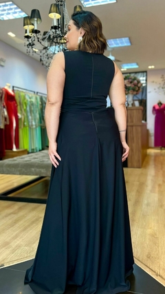 Vestido em Crepe Amália Preto Plus + Cinto Strass (Mangas Removíveis) - Babel