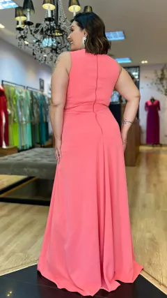 Vestido em Crepe Virgínia Coral Plus (Mangas Removíveis) na internet