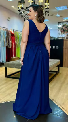 Vestido em Crepe Liz Azul Marinho Plus + Cinto Strass (Mangas e Cinto Removíveis) na internet