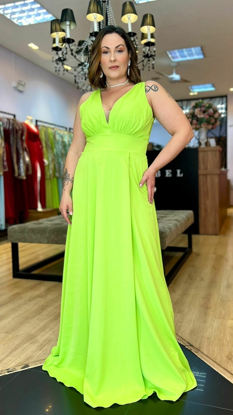 Vestido em Crepe Virginia Verde Lima Plus (Mangas Removíveis)
