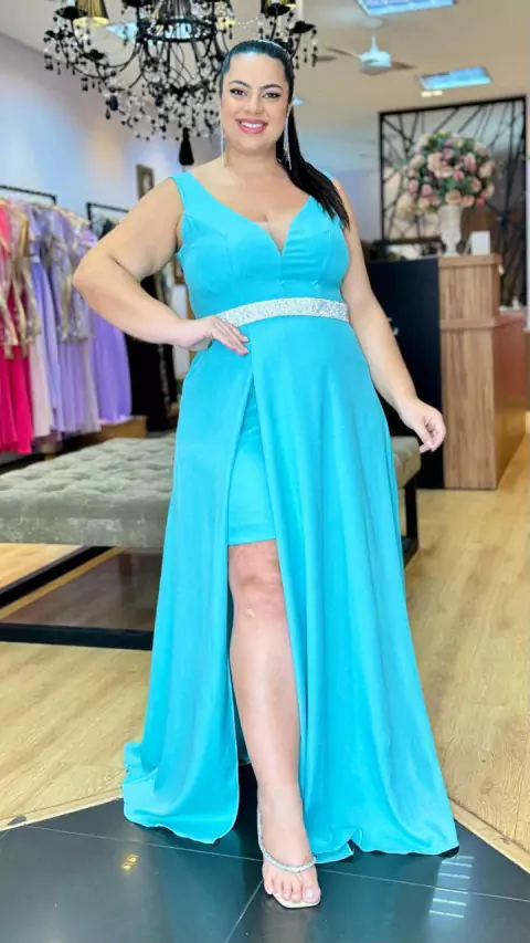 Vestido em Crepe Liz Tiffany Plus + Cinto Strass (Mangas e Cinto Removíveis)