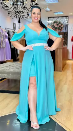 Vestido em Crepe Liz Tiffany Plus C/ Cinto Strass (Mangas removíveis)