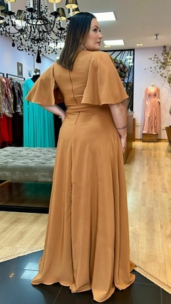 Vestido em Crepe Amalia Marrom Plus (Mangas Removíveis) - loja online
