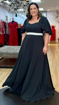 Vestido em Crepe Amalia Preto Plus + Cinto Strass (Mangas e Cinto Removíveis) - Babel
