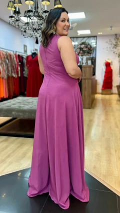 Vestido em Crepe Amalia Fucsia Plus + Cinto Strass (Mangas e Cinto Removíveis) na internet