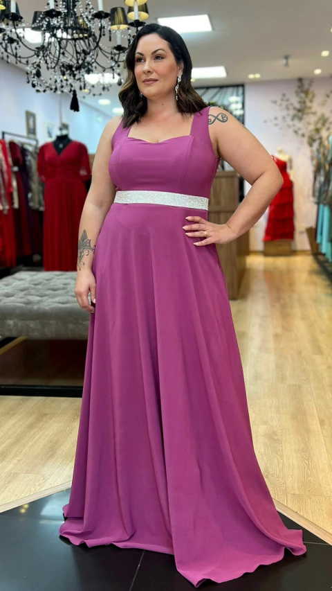 Vestido em Crepe Amalia Fucsia Plus + Cinto Strass (Mangas e Cinto Removíveis) - comprar online