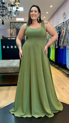 Vestido em Crepe Amalia Verde Oliva Plus (Mangas Removíveis) - Babel