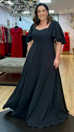 Vestido em Crepe Amalia Preto Plus (Mangas Removíveis) - Babel