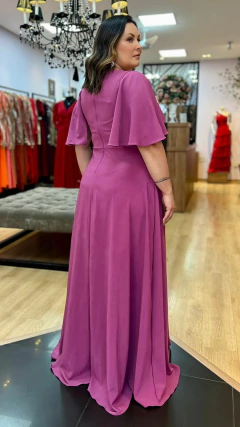 Vestido em Crepe Amalia Fucsia Plus (Mangas Removíveis) na internet