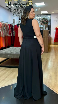 Vestido em Crepe Amalia Preto Plus (Mangas Removíveis) - loja online