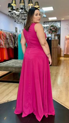 Vestido em Crepe Amalia Pink Plus (Mangas Removíveis) na internet