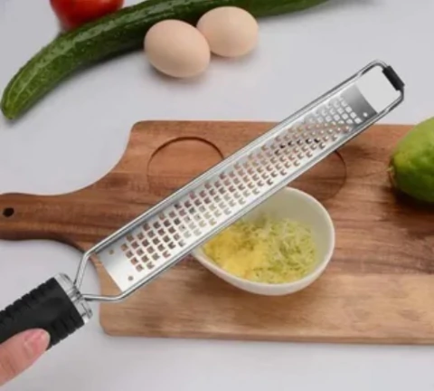 Rallador De Mano Acero Inox. Con Mango Plástico Y Protector - comprar online