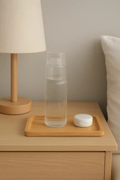 Set Buona Notte Botella Vidrio Con Vaso + Bandeja Bambu para mesa De Noche - comprar online