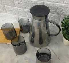 Set Jarra De Vidrio Con Tapa + 4 Vasos Color - comprar online