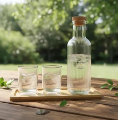 Botella Vidrio C/tapa + 2 Vasos Doble Vidrio + Bandeja Bambu - Vintash Home