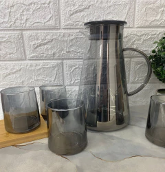 Set Jarra De Vidrio Con Tapa + 4 Vasos Color