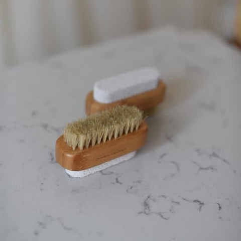CEPILLO DE UÑAS CON PIEDRA