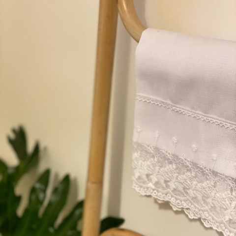 GUEST TOWEL PIQUET BLANCA CON PUNTILLA