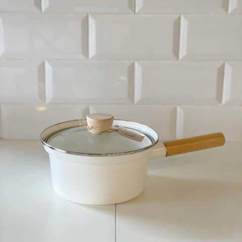 CACEROLA ENLOZADA BLANCA CON MANIJA 20DIAM