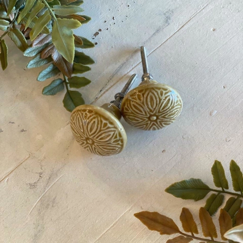 TIRADOR CERAM FLOR BEIGE