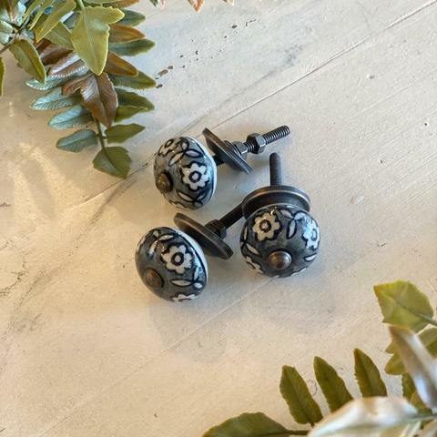 TIRADOR CERAM RED NEGRO FLORES BLANCAS CH