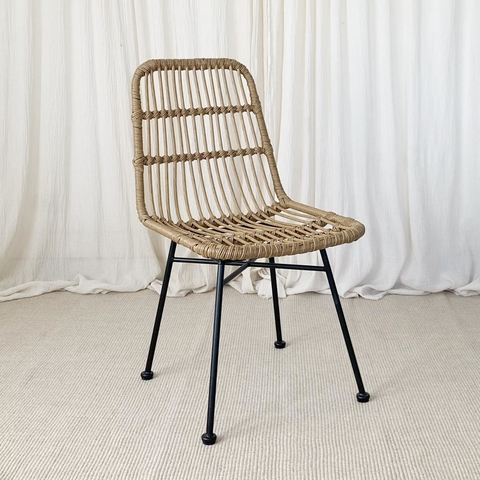 SILLA SIMIL RATTAN PATAS METAL NEGRO