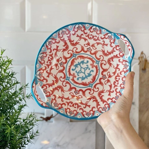 PLATOS CON ASAS ESTAMPADO ROJO Y CELESTE