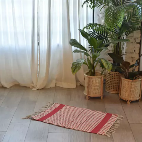 ALFOMBRA RAYADA BLANCA Y ROJA