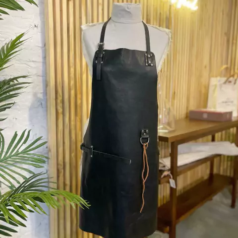 DELANTAL DE CUERO NEGRO