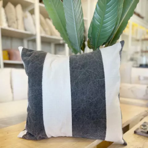 ALMOHADON GUERNICA 60X60 CM NEGRO/BCO