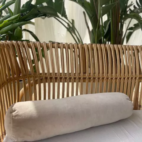 ALMOHADON CARAMELO TERCIOPELO BEIGE 60X18 CM