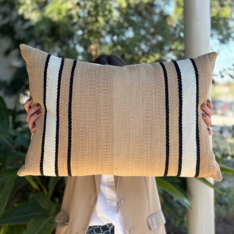 LMOHADON HORNILLOS LANA DE OVEJA BEIGE/BCO/NEG 40X60 CM