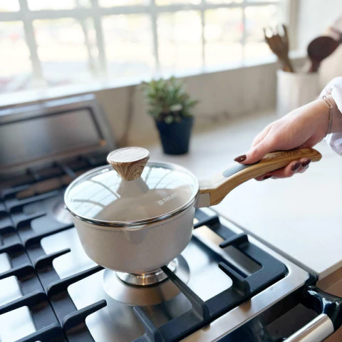 OLLA C/TAPA 16 CM GRANITO BEIGE C/MANGO DE MADERA